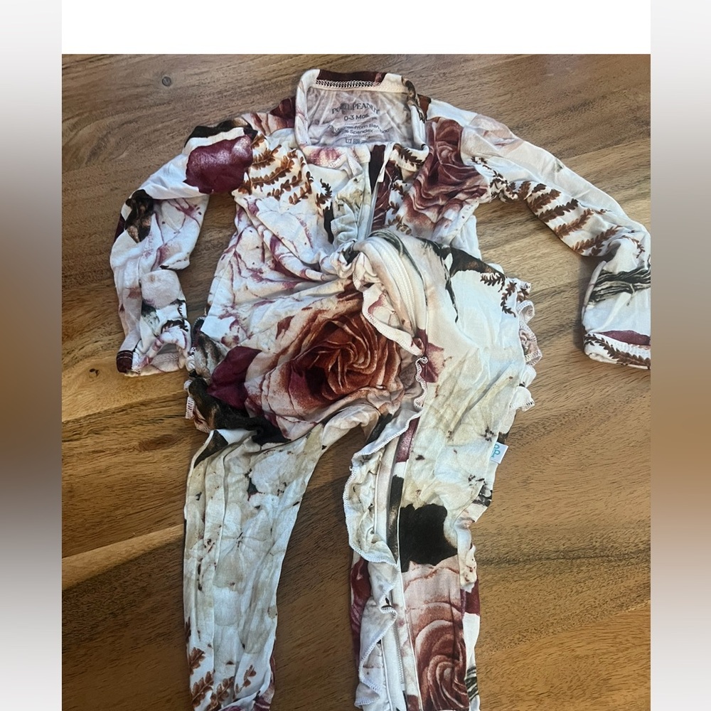 Posh Peanut Ruffle floral Sleper 0-3 months